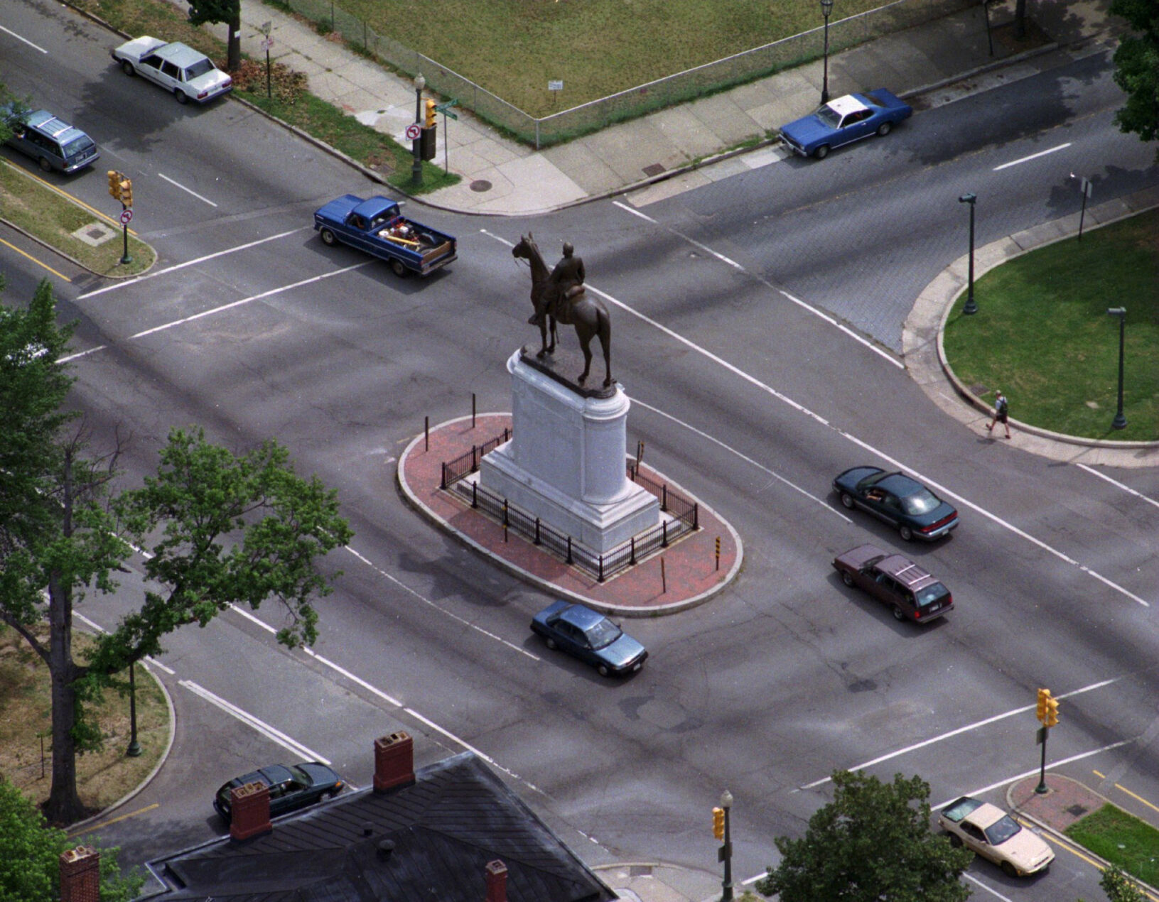 sav.MONUMENT.B0589